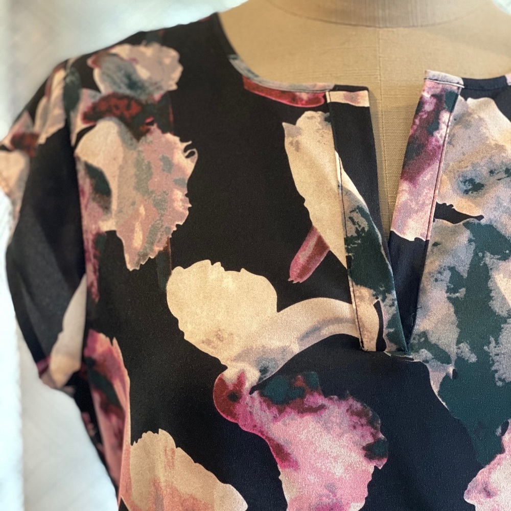 NWT Ivanka Trump Floral Blouse - Picture 3 of 10